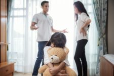 Alasan Orang Tua Tidak Mengerti Perasaan Anak