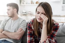 7 Cara Menyikapi Suami yang Sudah Tidak Mencintai Istri Lagi