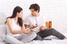 Hukum Suami Hanya Memberi Uang Belanja Saja