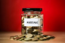 Pertimbangkan 8 Hal Ini Sebelum Memutuskan untuk Menikah